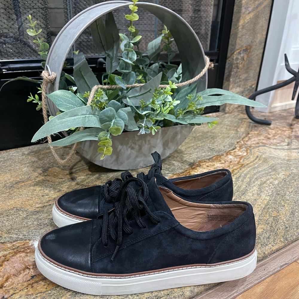 Caslon suede & leather black sneaker